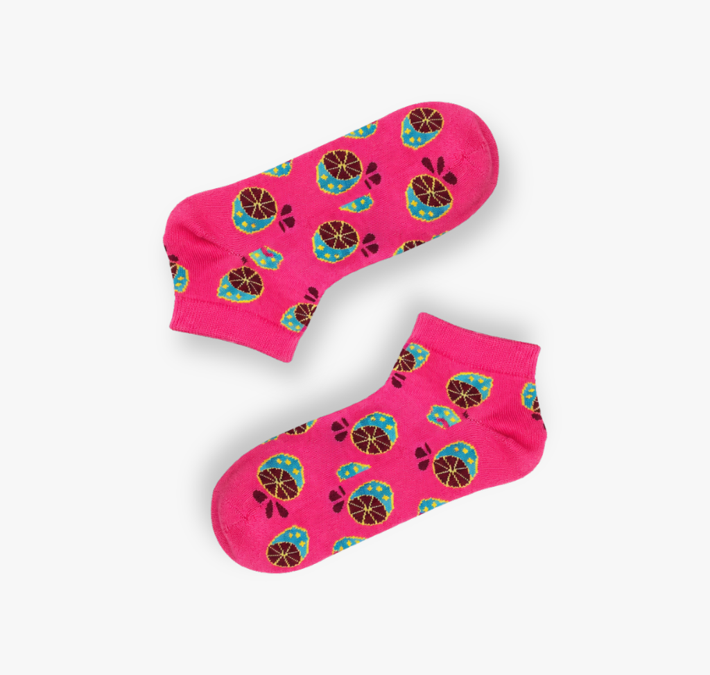 Pinke-Sneaker-Socken-mit-Zitronen-Print