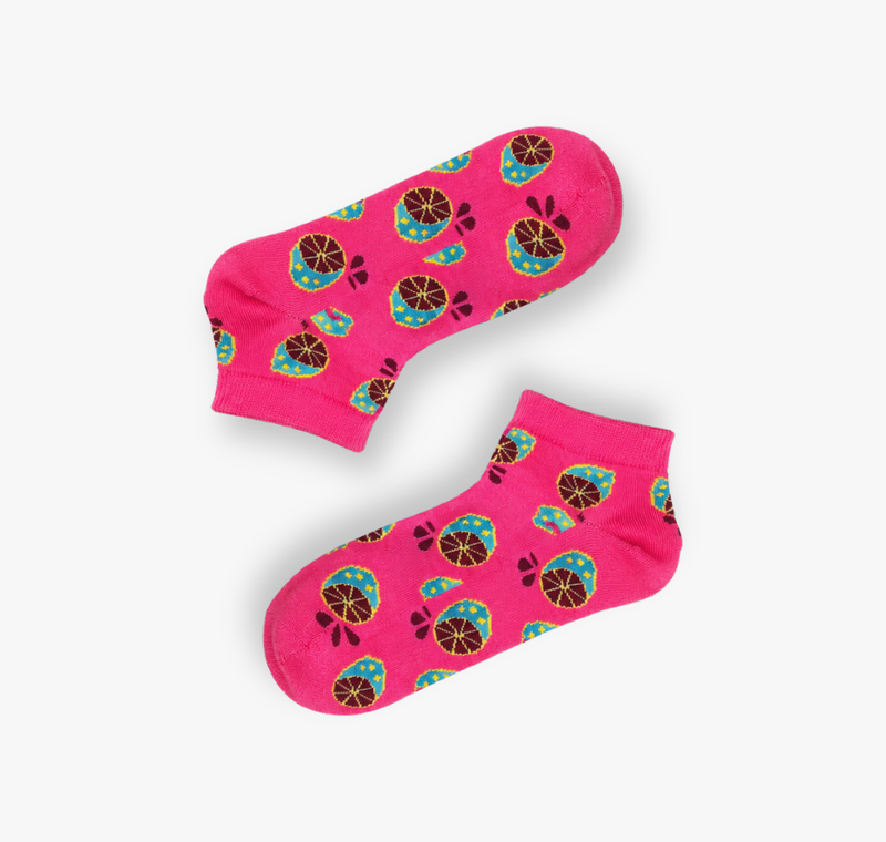 Pinke-Sneaker-Socken-mit-Zitronen-Print