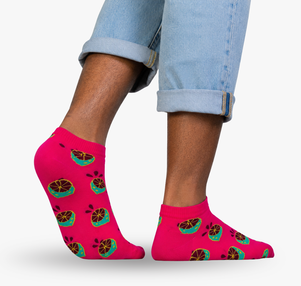 Pinke rosa Zitrus Sneakersocken fuer Herren