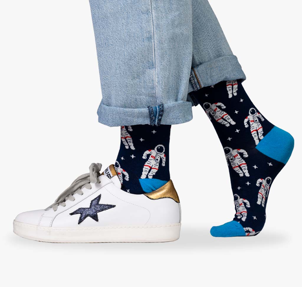 Damen Socken mit Astronauten im Raumanzug