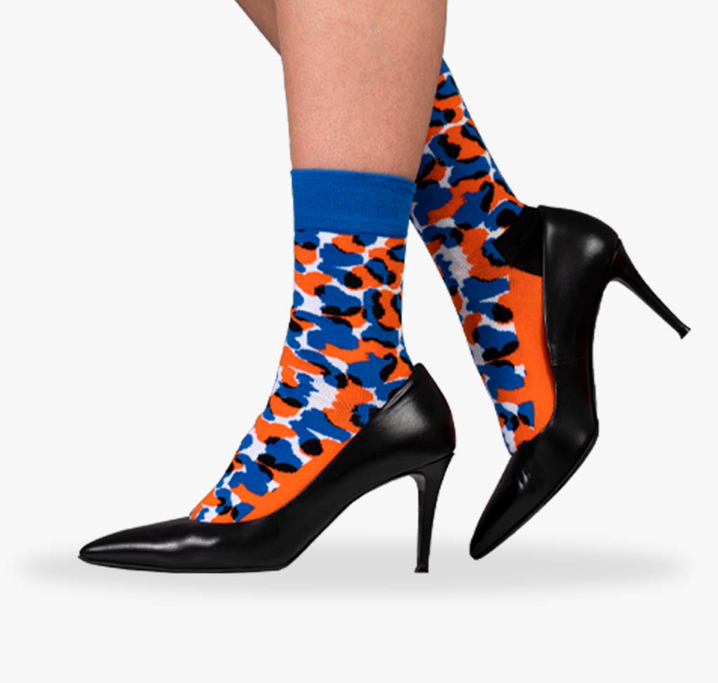 Socken für Damen mit orangen blauen und weißen Muster