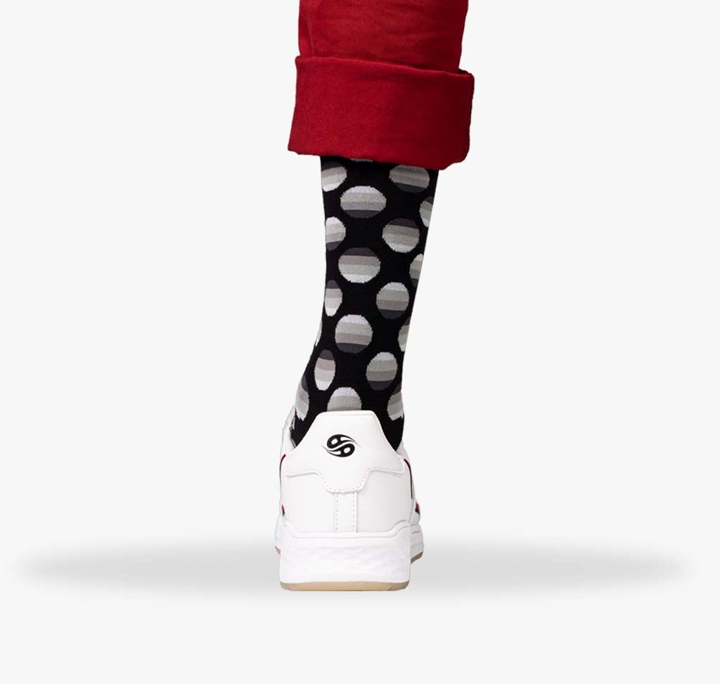 Gepunktete Socken für Herren mit grauen Schattierungen