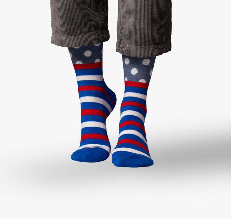 Damen Socken mit weißen Punkten und rot weiß blau bestreiften Fuß