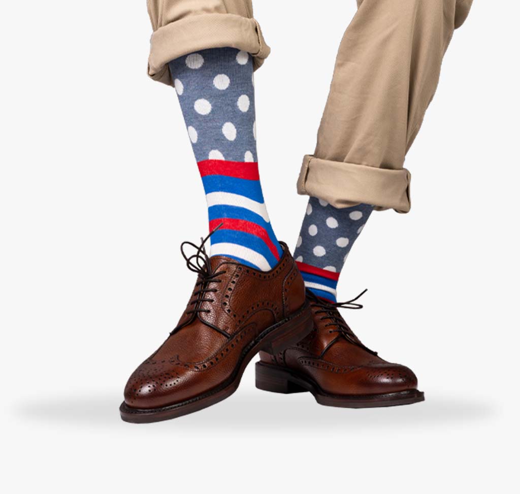 Herren Socken mit weißen Punkten und rot blauen Streifen