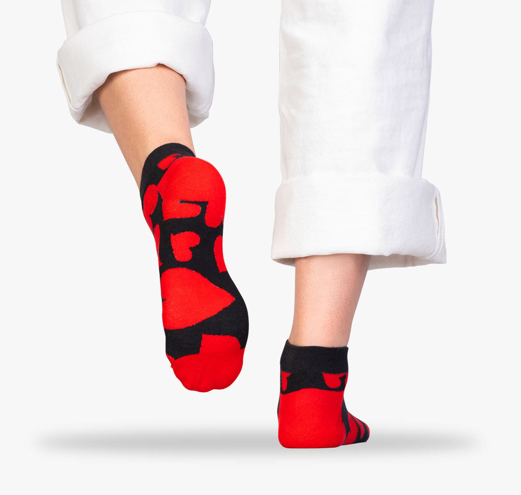 Dunkle Herzen Sneaker Socken Damen