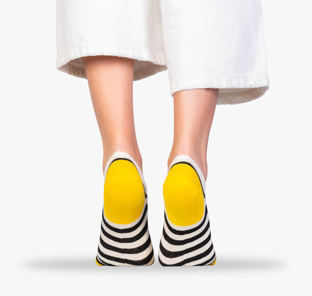 Gelbe Füßlinge mit weißen Streifen für Frauen