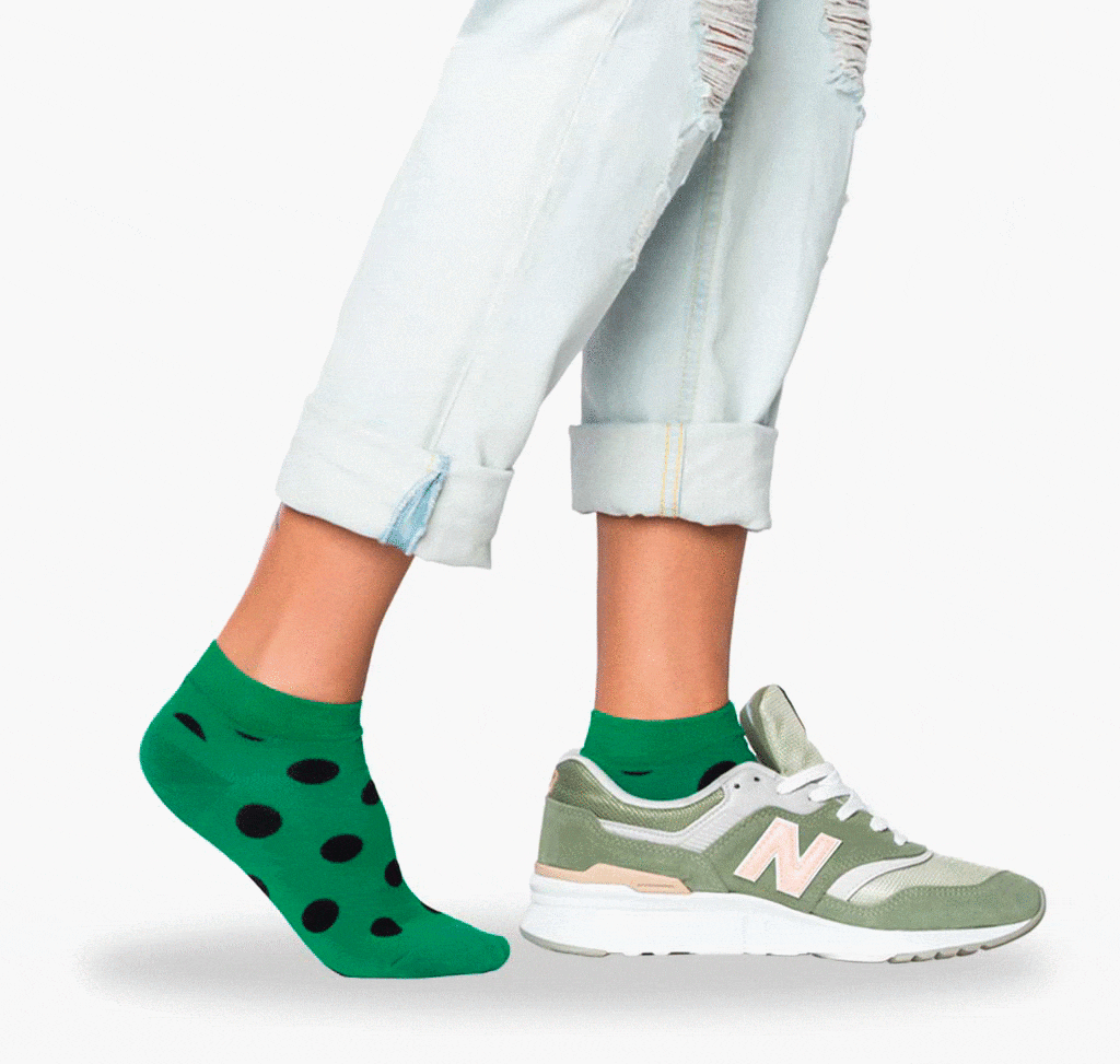 Gepunktete Sneaker Socken GIF