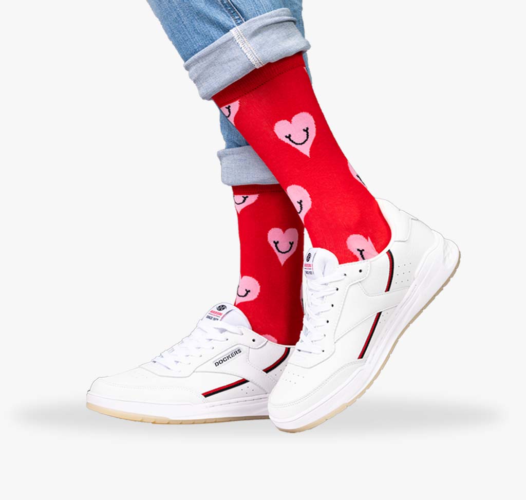Bunte Socken mit lustigen Herzen in rot für Männer und Herren
