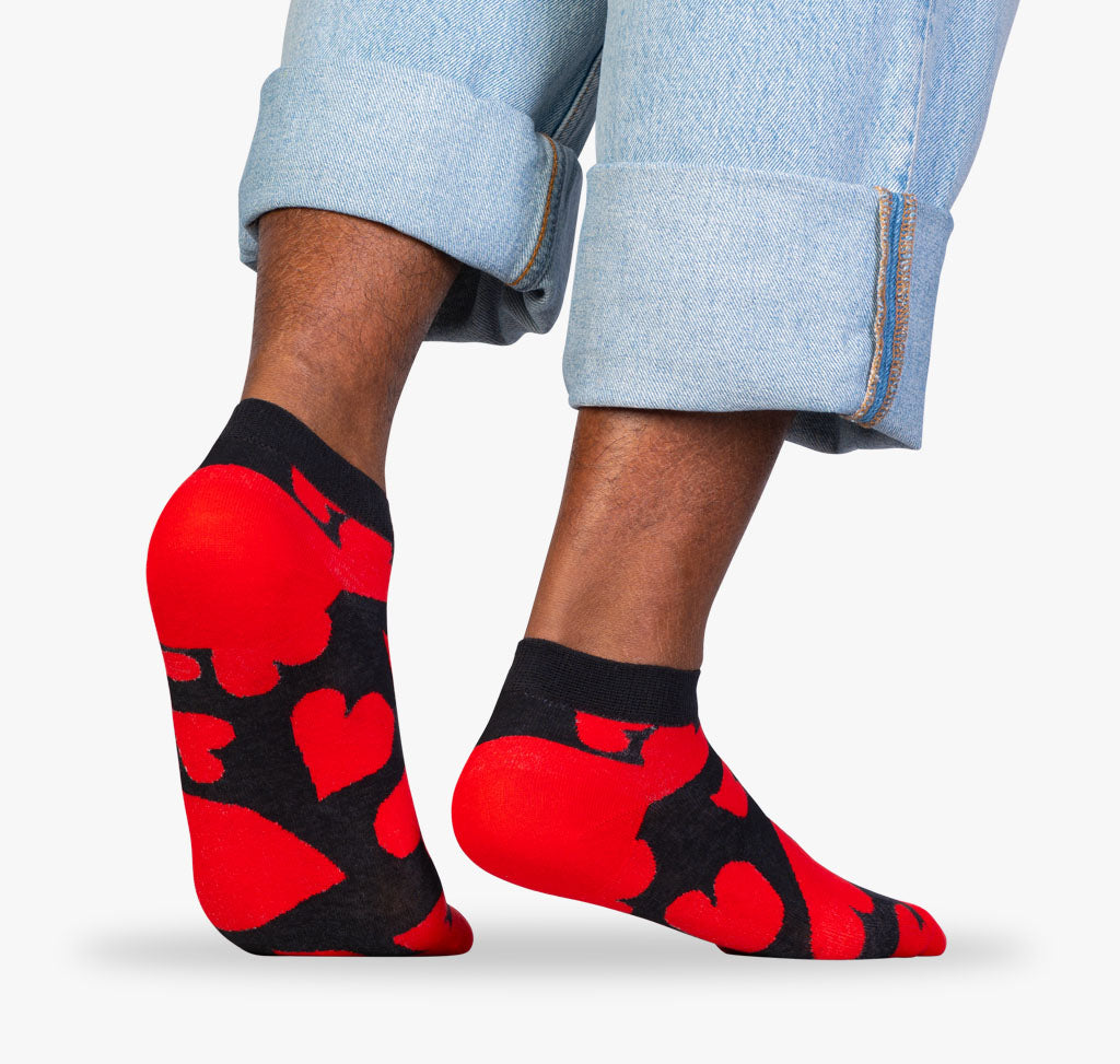 Socken für Herren passend zu Sneakers mit Herzen