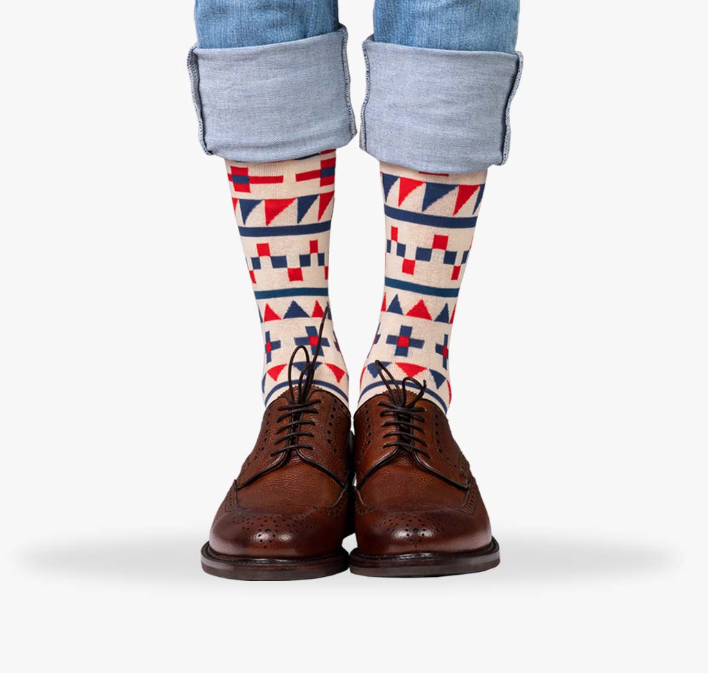 Herren Socken mit rot blau beigem Western Muster