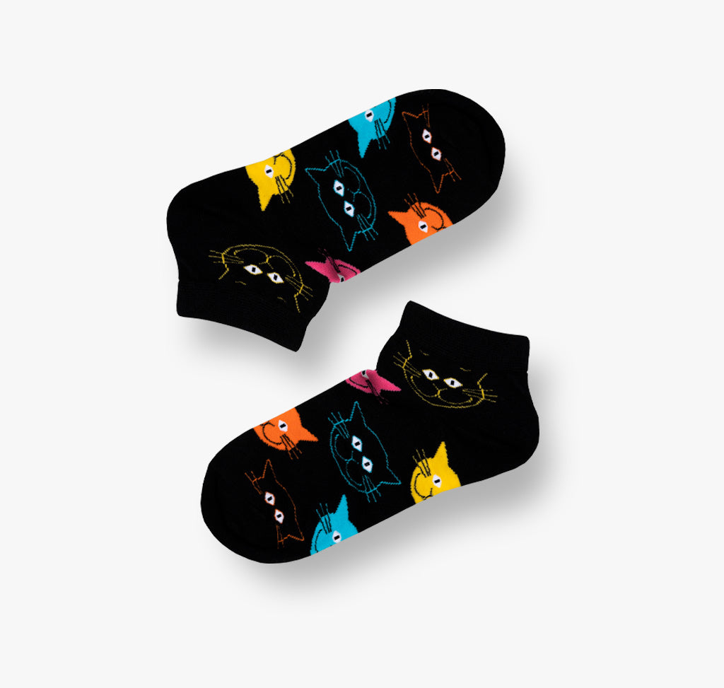 Katzengesichter auf Socken