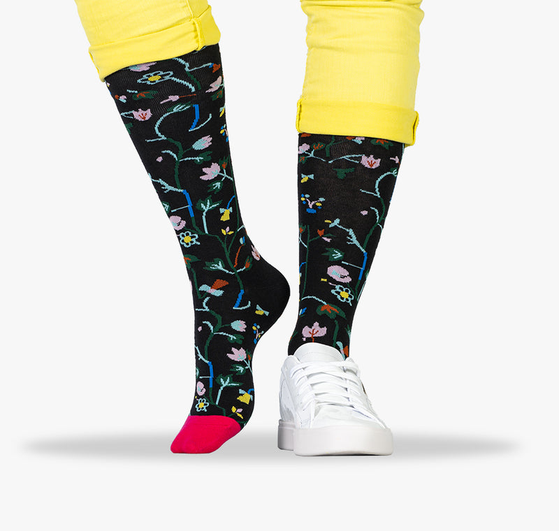 Kniestrümpfe für Damen und Frauen mit Blumen Muster und rotem Zehen Element