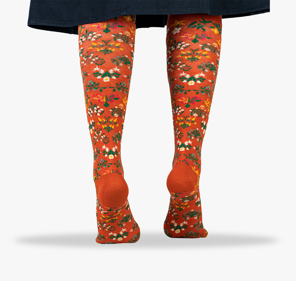 Orange Kniesocken und orange Kniestrümpfe mit Blättern Bäumen und Blumen für Damen und Frauen