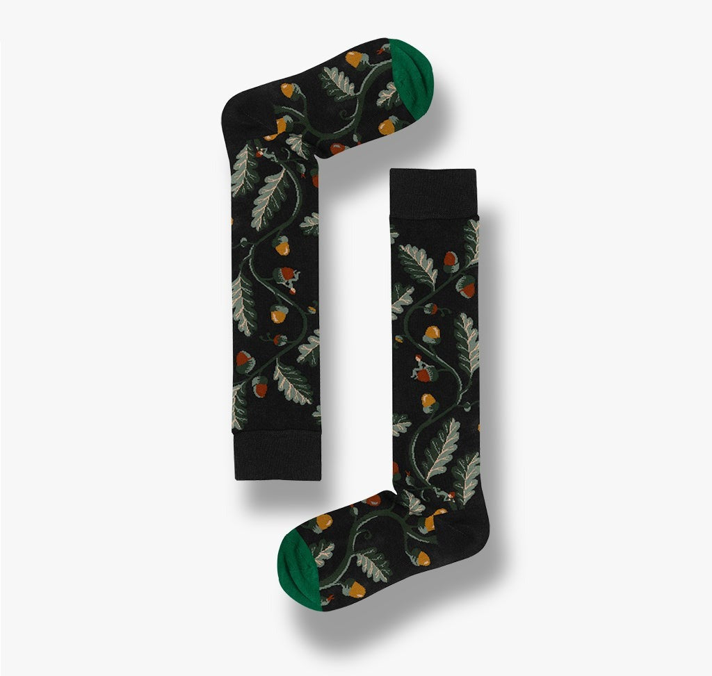 Kniestrümpfe und Kniesocken für Männer und Frauen mit Eichelblättern und Eicheln