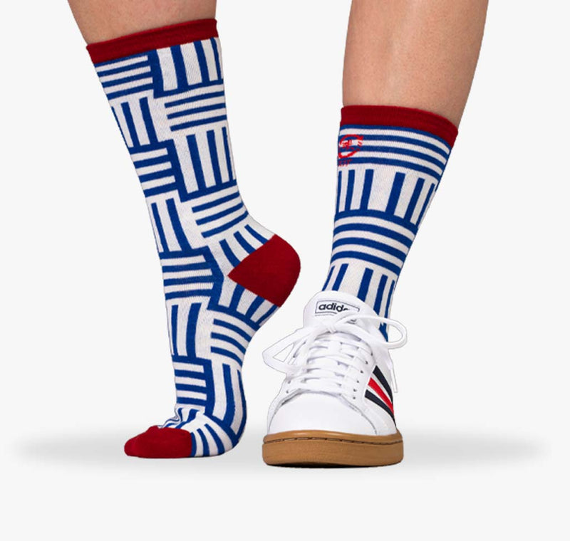 Bunte Damen Socken mit blauen und weißen Streifen und rotem Bund