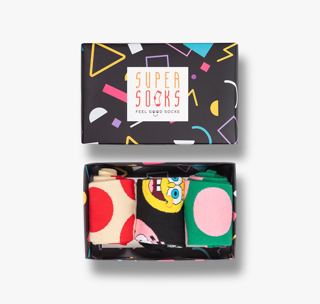 Knallig bunte Geschenkbox mit drei Paar bunten und lustigen Socken für Damen  und Herren mit Sponge Bob und groß gepunkteten Socken für Männer und Frauen