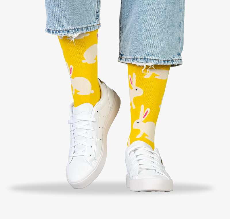 Bunte Socken mit lustigen weißen Kaninchen für Frauen und Damen 