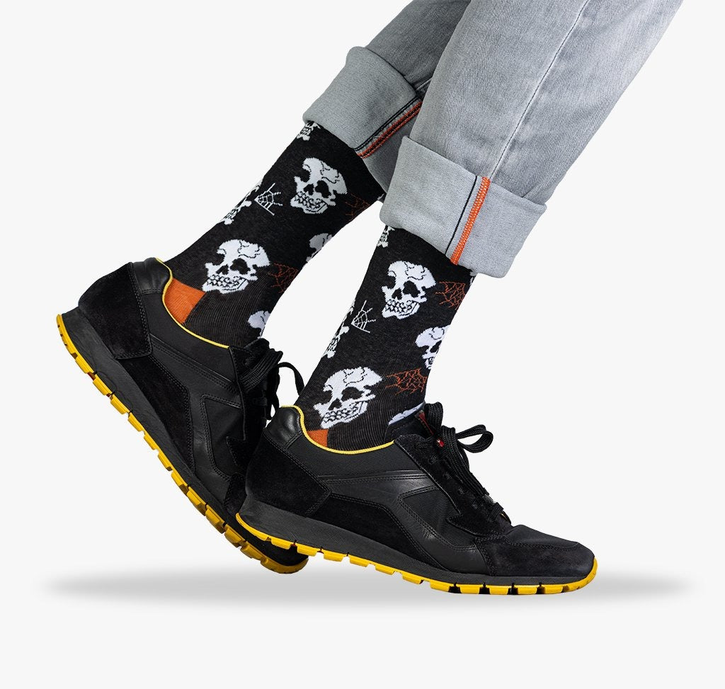 Halloween Socken mit Totenköpfen und Spinnennetz für Herren und Männer