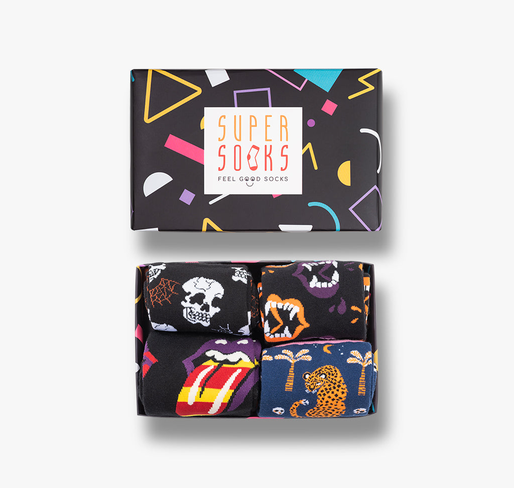 Schwarze Geschenkbox mit bunten Mustern und vier Paar bunten lustigen Socken mit Totenkopf Gebiss Zunge und Tiger für Damen Herren Männer und Frauen