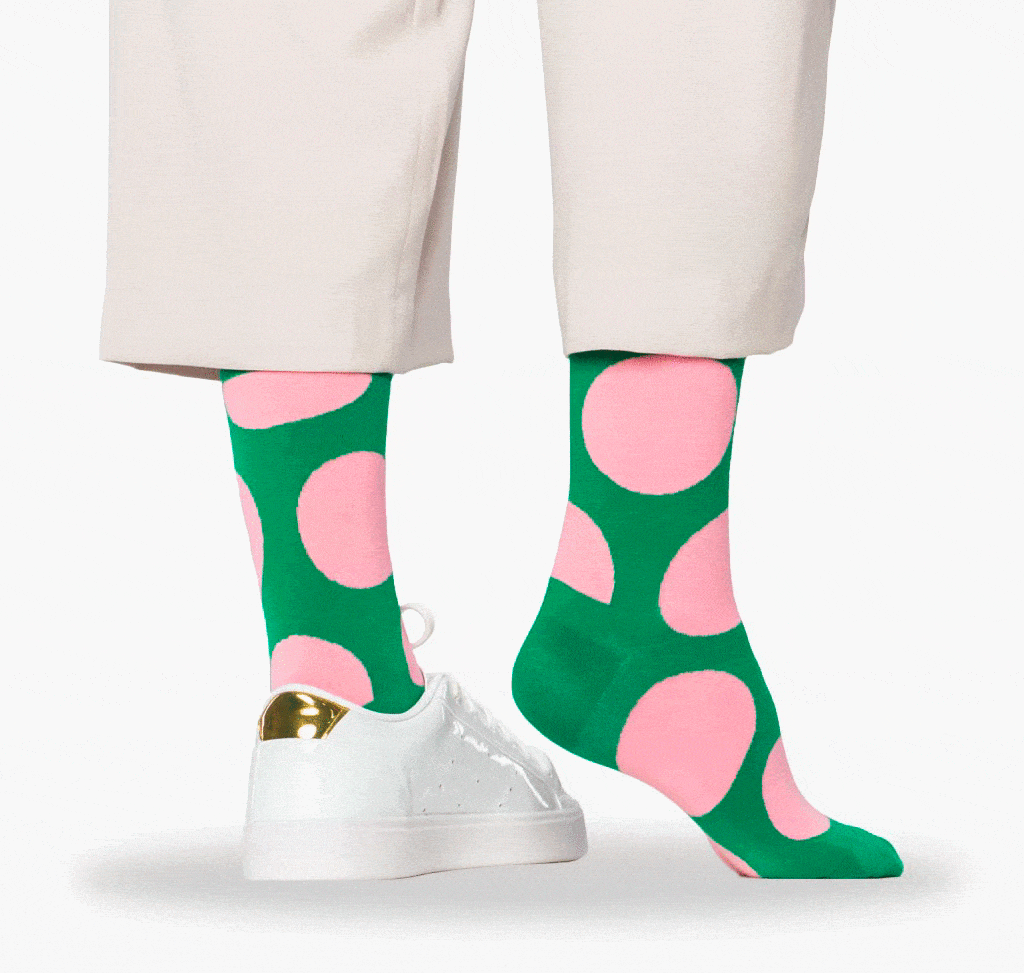 GIF von bunten halb-hohen Socken für Damen und Herren komfortabel mit und ohne Schuhe