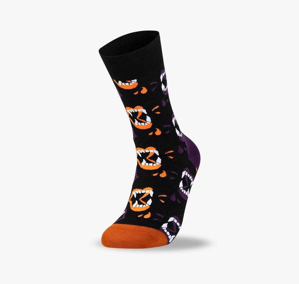 Lustige und bunte Socken für Männer und Frauen für Halloween mit gruseligen Kiefern und Gebissen