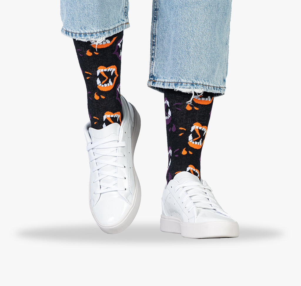 Bunte und lustige Damen und Herren Socken für Halloween mit Vampir Zähnen Gebissen und Kiefern 