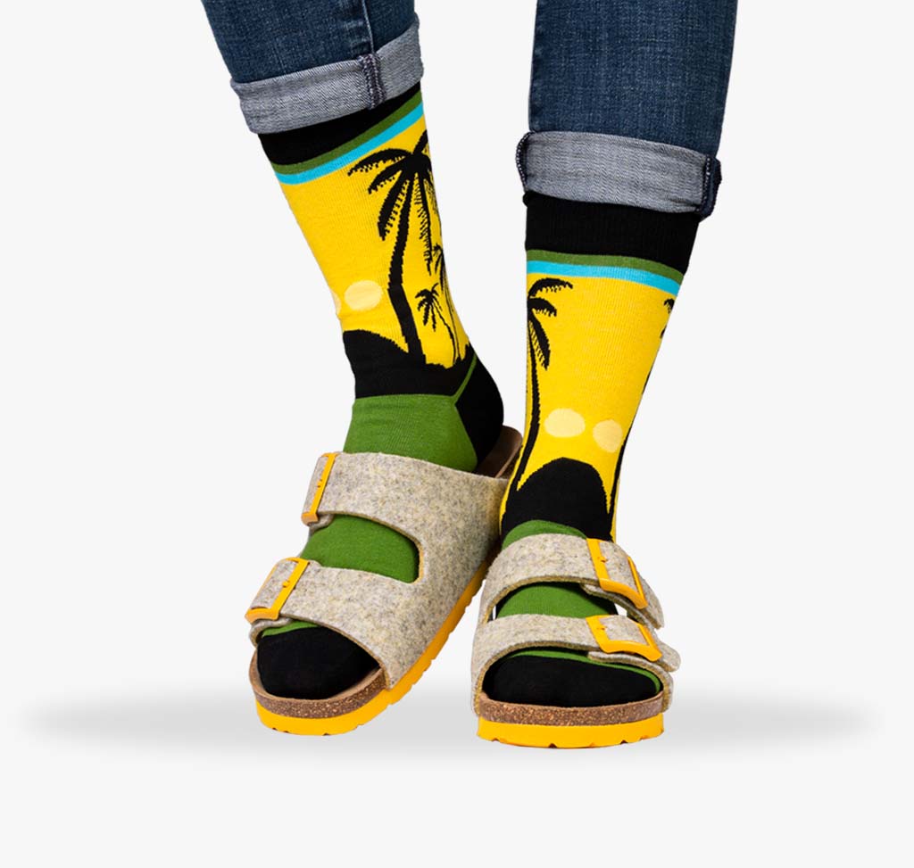 Bunte Damen Socken mit Palmen Strand und Sonne
