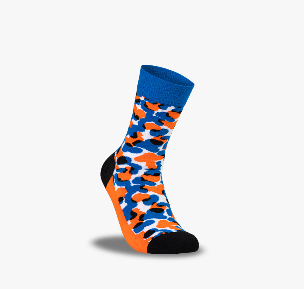 Damen und Herren Socken in bunten Farben. Weiß Blau Orange gefleckt