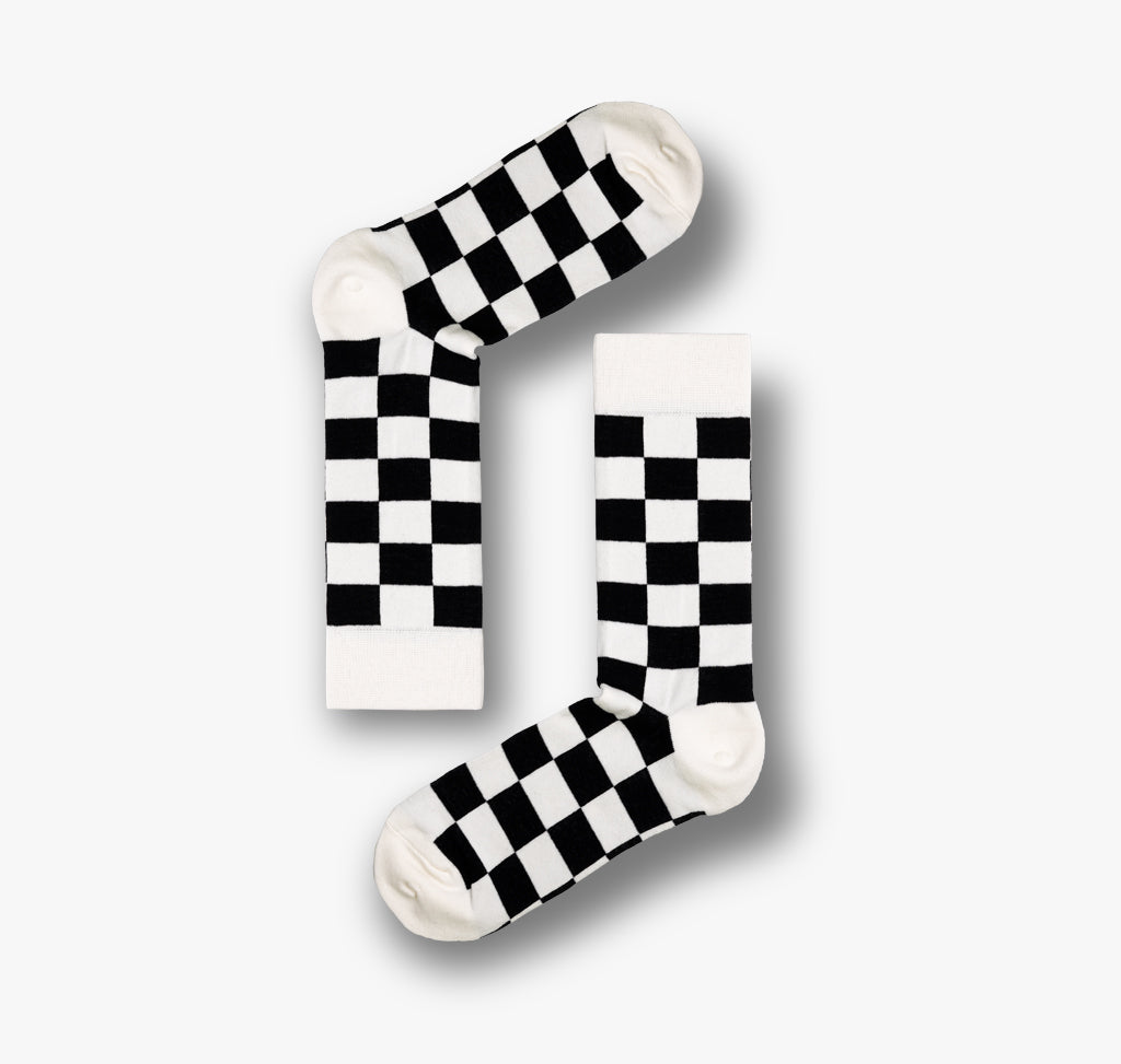 Karierte Socken mit schwarz weißem Karo Muster für Damen und Herren