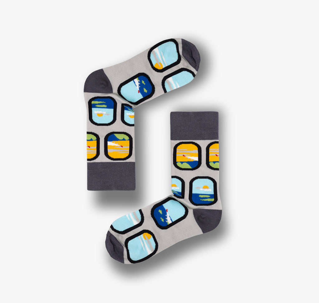 Bunte Socken für Herren und Damen mit Flugzeugfenstern und Urlaubsimpressionen