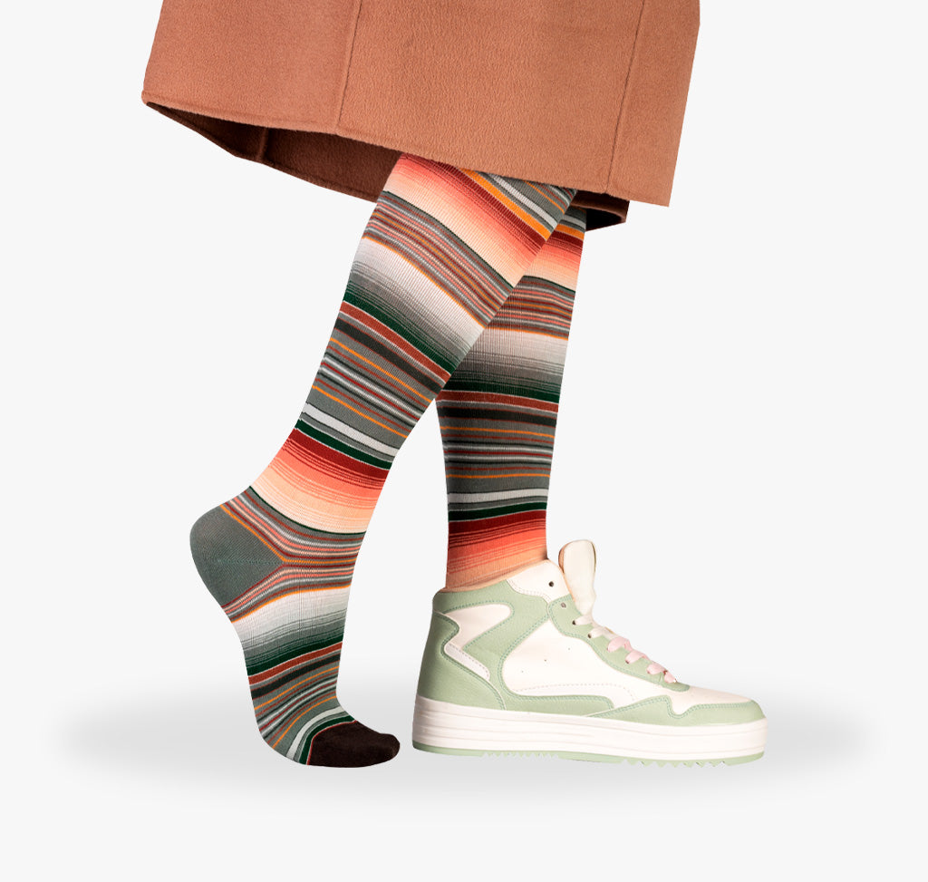 Damen bunt-gestreifte Kniestrümpfe