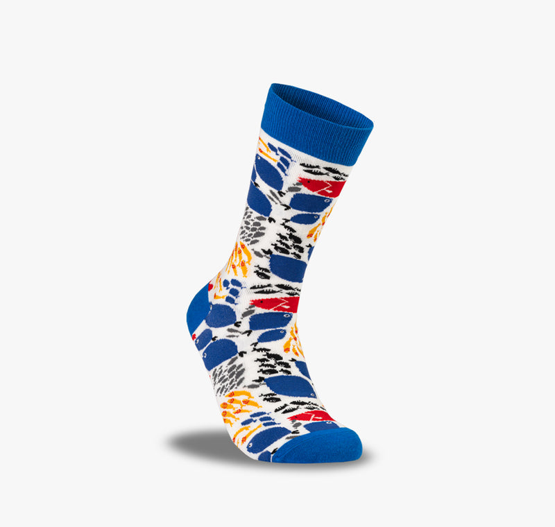 Herren und Damen Socken mit bunten Fischen in blau und rot