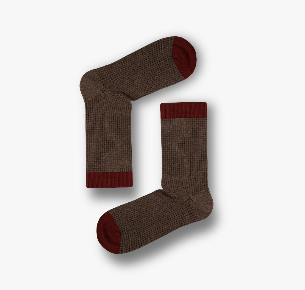 Braune Socken für Damen und Herren mit rotbraunem Bund